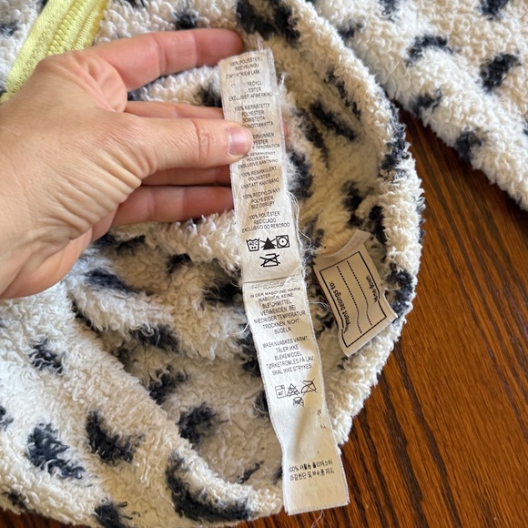 Patagonia Fleece bear hoodie 5T - Picture 6 of 7